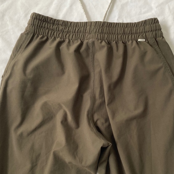 Vuori women’s sz M Weekend Jogger - Picture 4 of 9